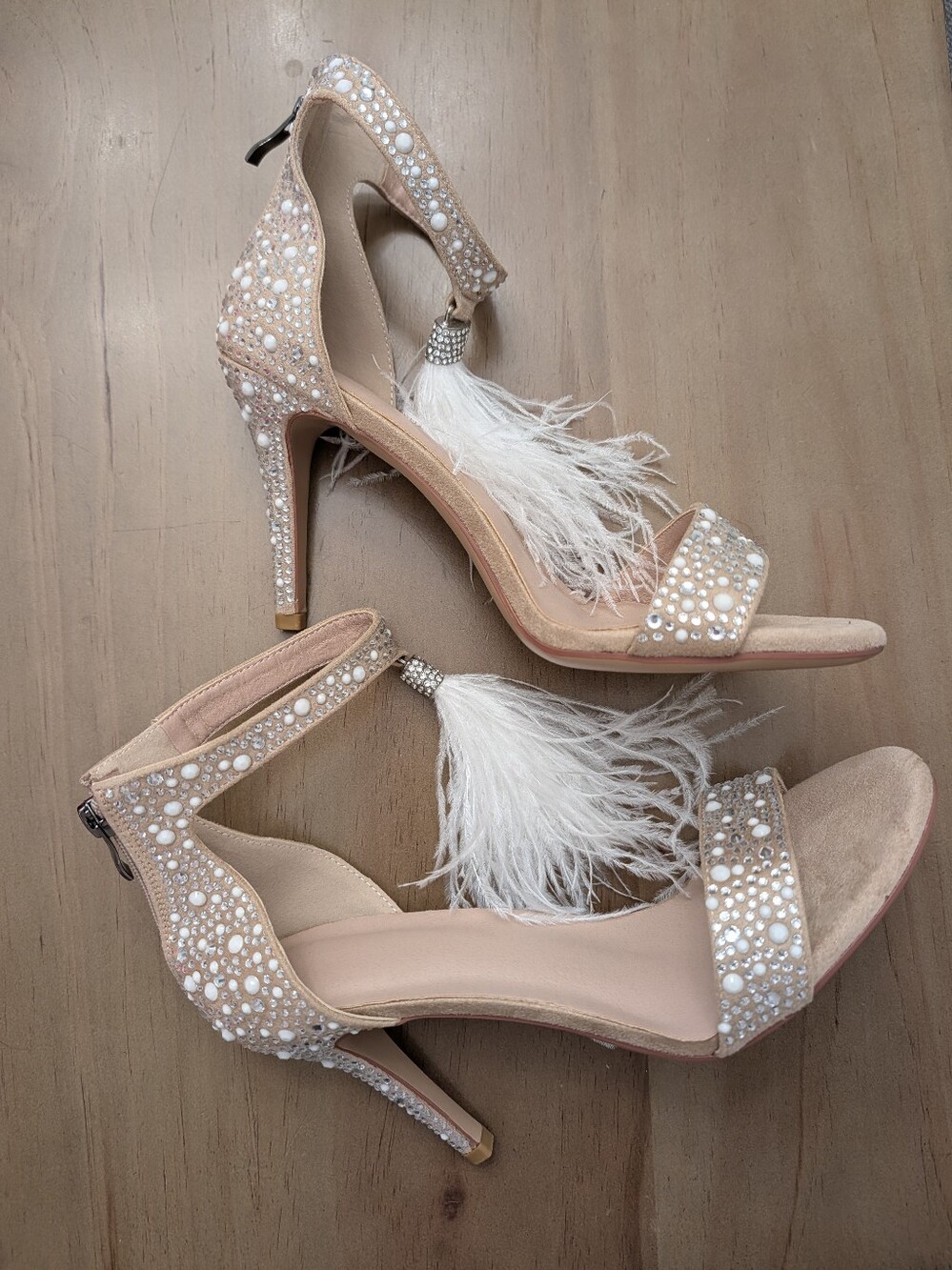 Women's Nude Rhinestone & Feather Strappy Heels Size 10 NWOT Gorgeous 😍